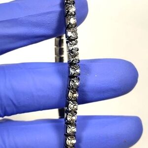 Black Metal - Sparking Round Crystal Stretch Bracelet - Women's Fashion, NWOT A6